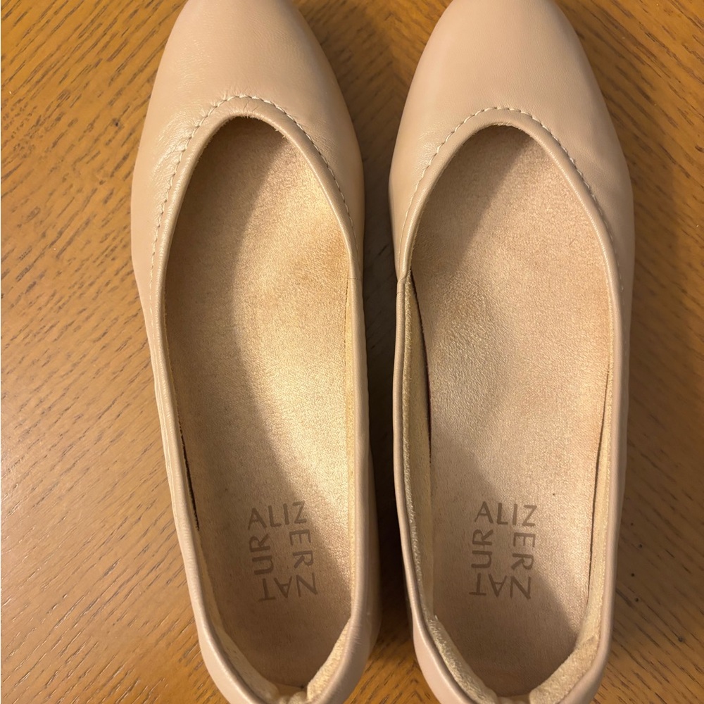 Naturalizer Women's Tan Flats